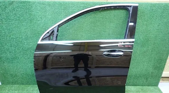 Mercedes-Benz GLA H247 Front door