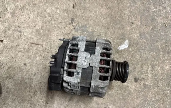 Seat Leon (5F) Generator/alternator 03L903023K