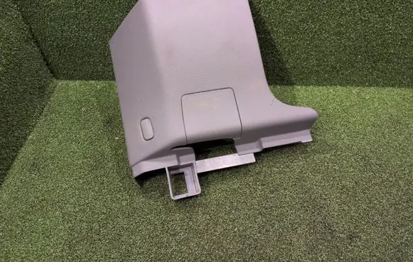 Man TGE 1gen (B) pillar trim (bottom) 7C0867827