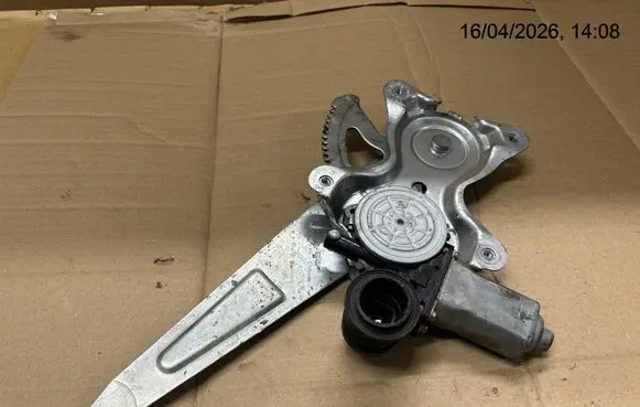 Toyota RAV 4 (XA10) Rear door window regulator with motor 8572032150