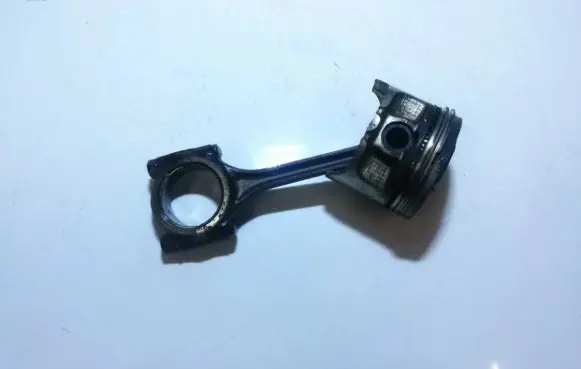 Honda Civic Piston with connecting rod