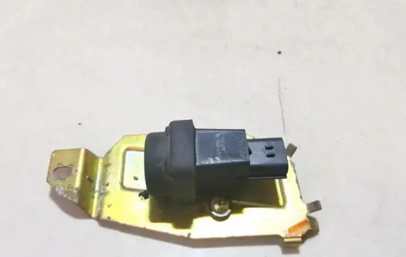 Ford Mondeo Mk III Fuel cut-off switch 1s7t9f857ca