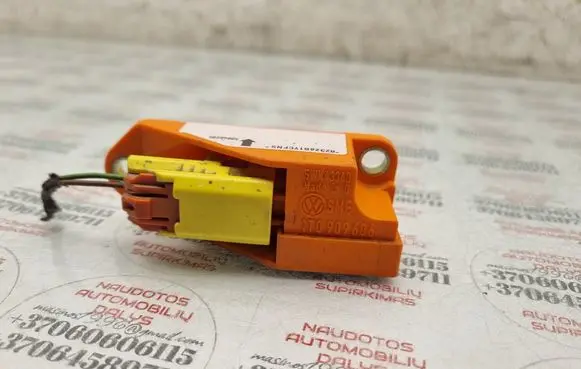 Volkswagen Touran I Airbag deployment crash/impact sensor 1T0909606