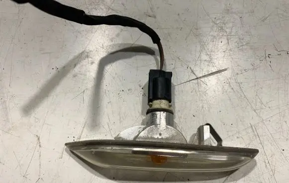 BMW 5 E60 E61 Front fender indicator light