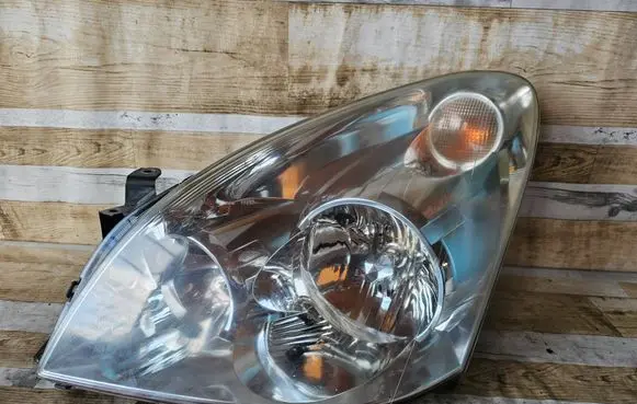Toyota Corolla Verso AR10 Headlight/headlamp 3124