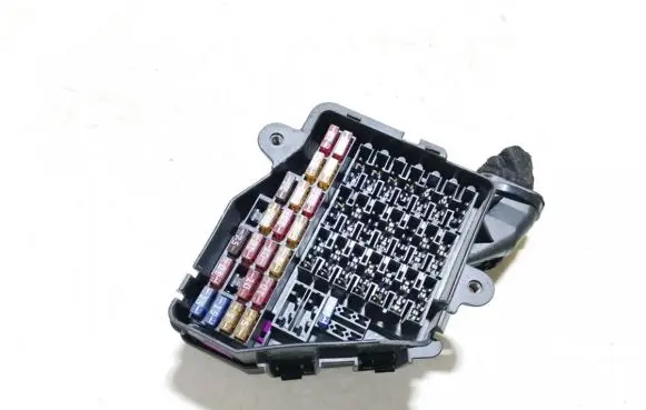 Audi TT Mk1 Fuse box set 8d2941824