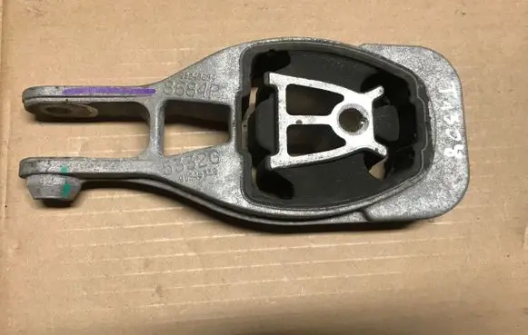 Opel Mokka X Engine mount bracket 95248684 95245332
