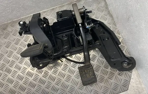 Alfa Romeo 159 Pedal assembly 0060697518 12048 0802007