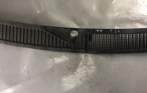 Mitsubishi Pajero Pinin Wiper trim MR511597