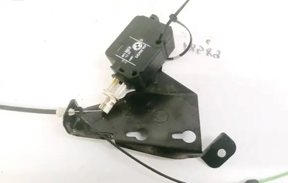 BMW 5 E39 Central locking motor 67118352168 67-11-8352168