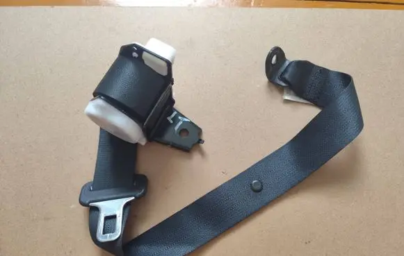 Mazda 3 II Rear seatbelt 0438090 1127112009
