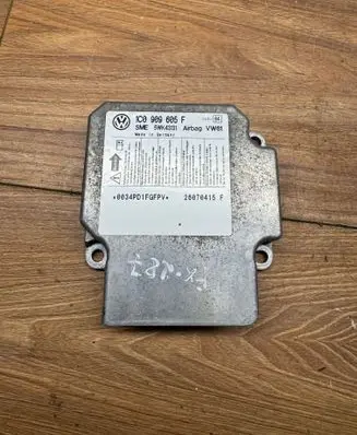 Skoda Fabia Mk2 (5J) Airbag control unit/module 1C0909605F 5WK43131