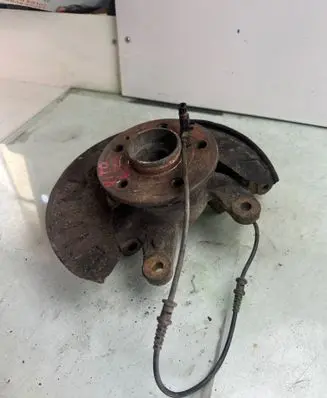 Mercedes-Benz Vito Viano W639 Front wheel hub spindle knuckle 535