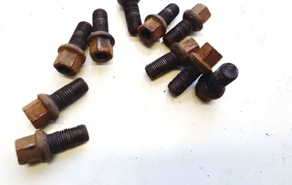 Volkswagen Touran II Nuts/bolts 
