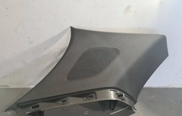 (D)pillar trim (top)