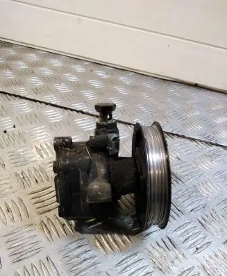 Volkswagen PASSAT B5 Power steering pump 8D0145177A