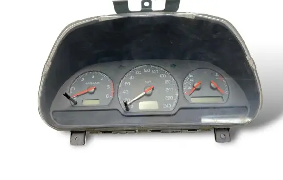 Volvo S40, V40 Speedometer (instrument cluster) 30857571