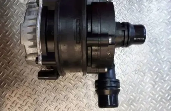 Mercedes-Benz C W205 Electric auxiliary coolant/water pump A0005002686 20150916