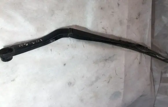 Opel Insignia A Front wiper blade arm 13227401
