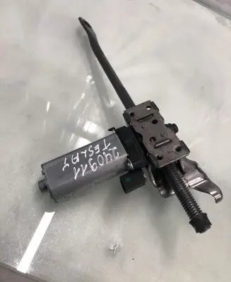 Tesla Model Y Seat adjustment motor G21371100