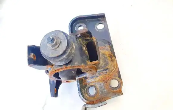 Toyota RAV 4 (XA30) Engine mount bracket