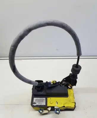 Volvo XC90 Front door lock nr5686