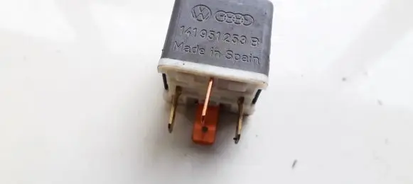 Volkswagen PASSAT B5 Other relay 4RA00351029 4RA003510-29