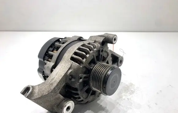KIA Ceed Generator/alternator 373002U200