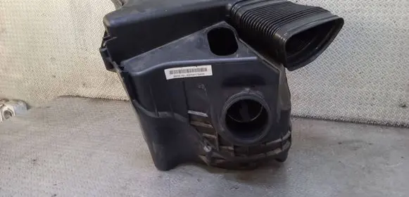BMW 1 E81 E87 Air filter box 7567174