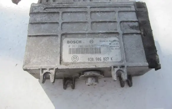 Volkswagen Polo III 6N 6N2 6NF Engine control unit/module 0261203914 030906027K