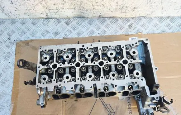 BMW 3 F30 F35 F31 Engine head 1557378 155737801