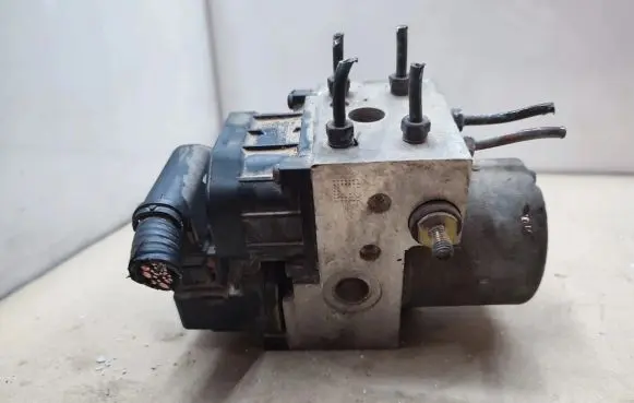 KIA Sorento ABS Pump 589103E310