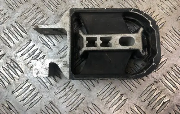 Volvo V40 Engine mount bracket 31359652