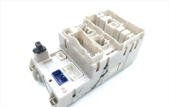 Toyota RAV 4 (XA20) Fuse module 2K11-0780
