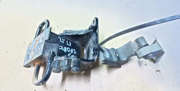 Audi A3 S3 A3 Sportback 8P Front door lower hinge 8E0831412E