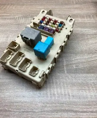 Toyota Land Cruiser (J120) Fuse module 8198050030 0665004650