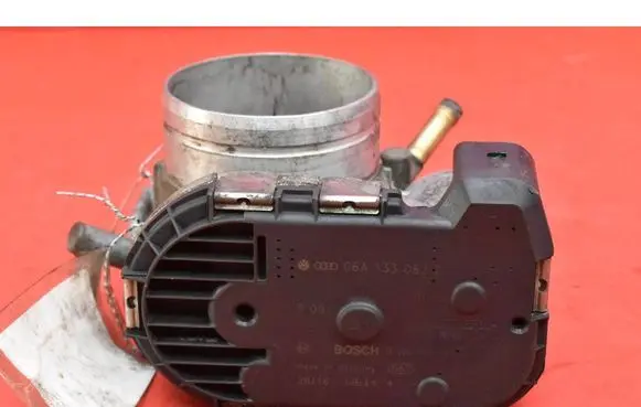 Skoda Octavia Mk1 (1U) Throttle body valve 06A133062D