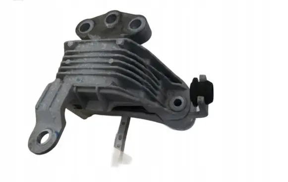 Chevrolet Orlando Engine mount bracket