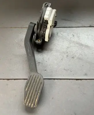 Volvo S60 Accelerator throttle pedal 6PV00853714 30683517