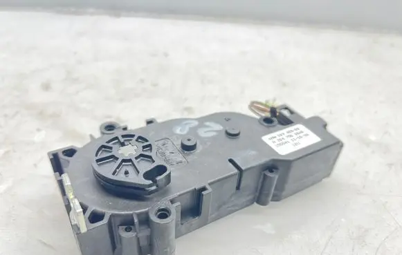 Mercedes-Benz E W212 Tailgate/trunk/boot lift motor A2047500060
