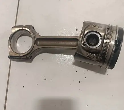 Renault Master III Piston with connecting rod 085209