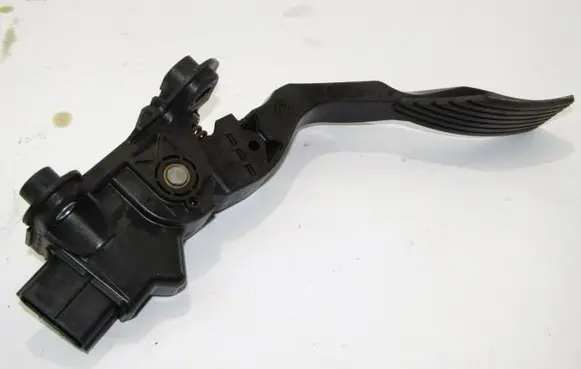 Jeep Patriot Accelerator throttle pedal 04891586AB