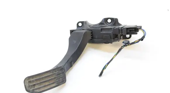 Volvo XC70 Accelerator throttle pedal 6G929F836CD