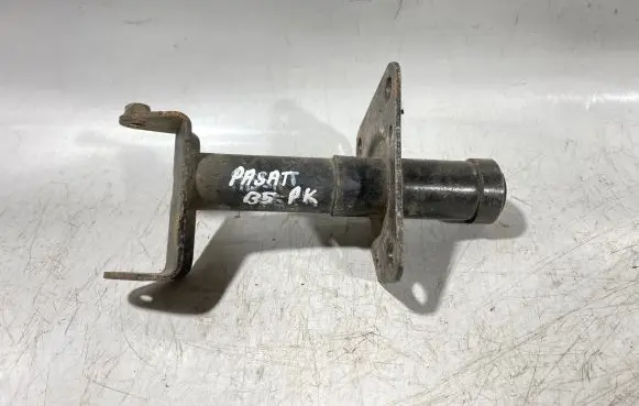 Volkswagen PASSAT B5 Front bumper shock/impact absorber 3b0807133