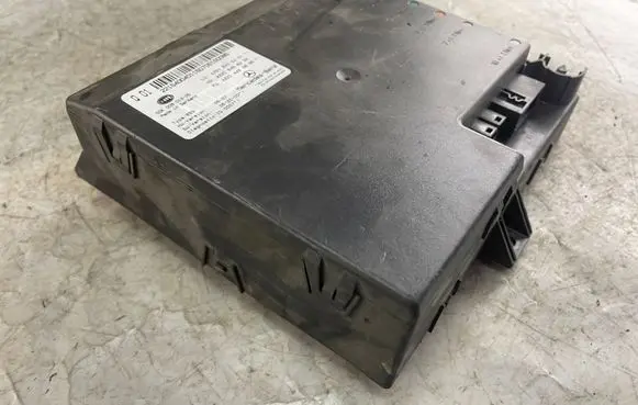 Mercedes-Benz S W221 Fuse module A2215400401 A2215458232 A2214420655