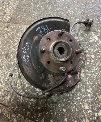 Volvo S40, V40 Front wheel hub