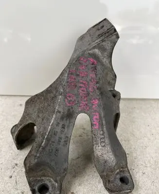 Audi A4 S4 B6 8E 8H Engine mounting bracket 8E0199307E