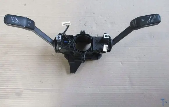 Volkswagen PASSAT Central console control unit 3Q0953521P