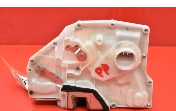 Suzuki Swift I Front door lock 8220162J30J3