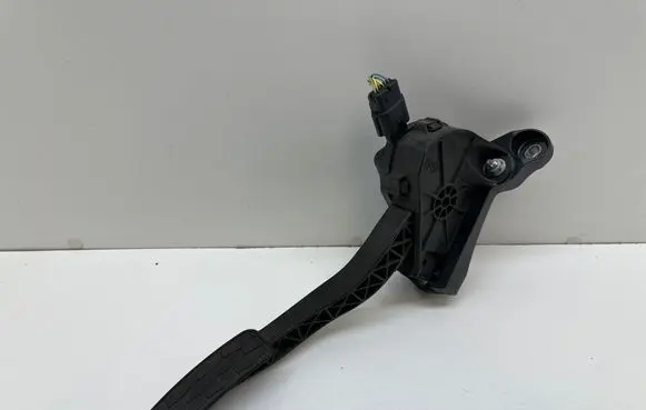 Jaguar XE Accelerator throttle pedal F1526073108